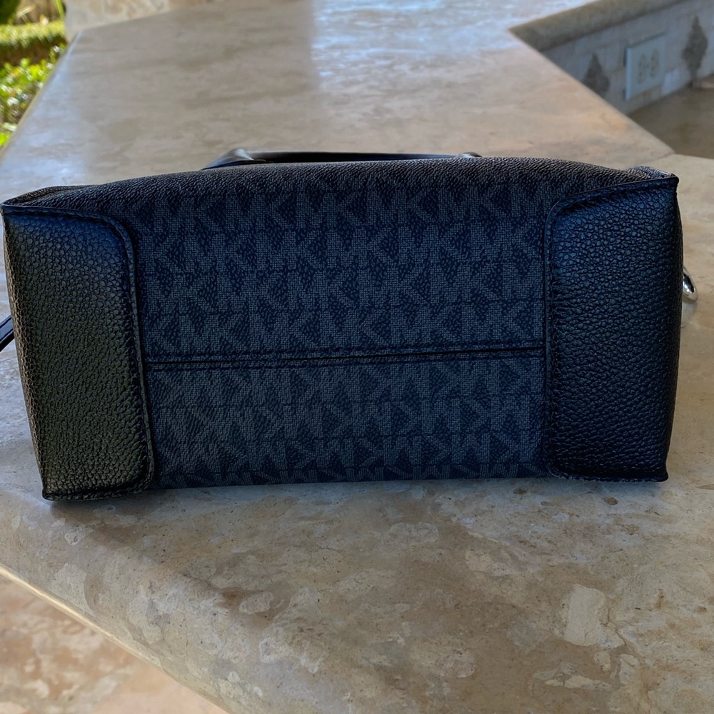 Michael Kors Mercer Medium signature satchel black - Picture 7 of 11